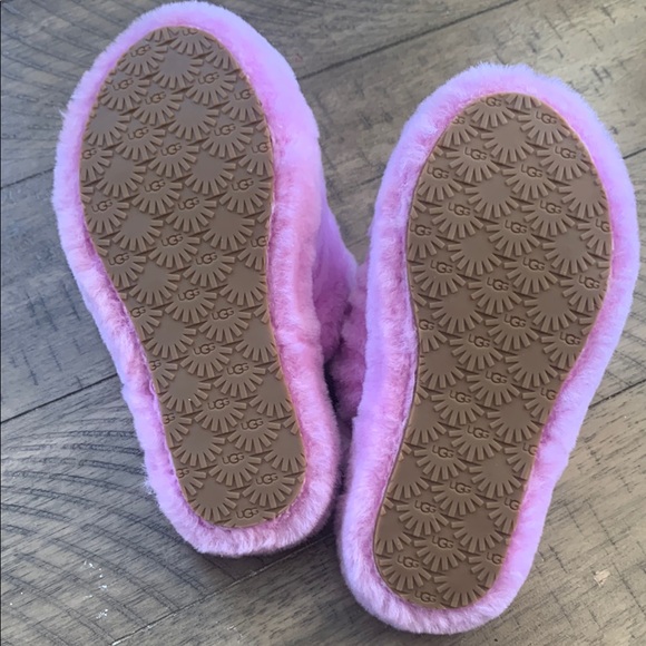UGG Fuzzy Pink Slides - Picture 5 of 5